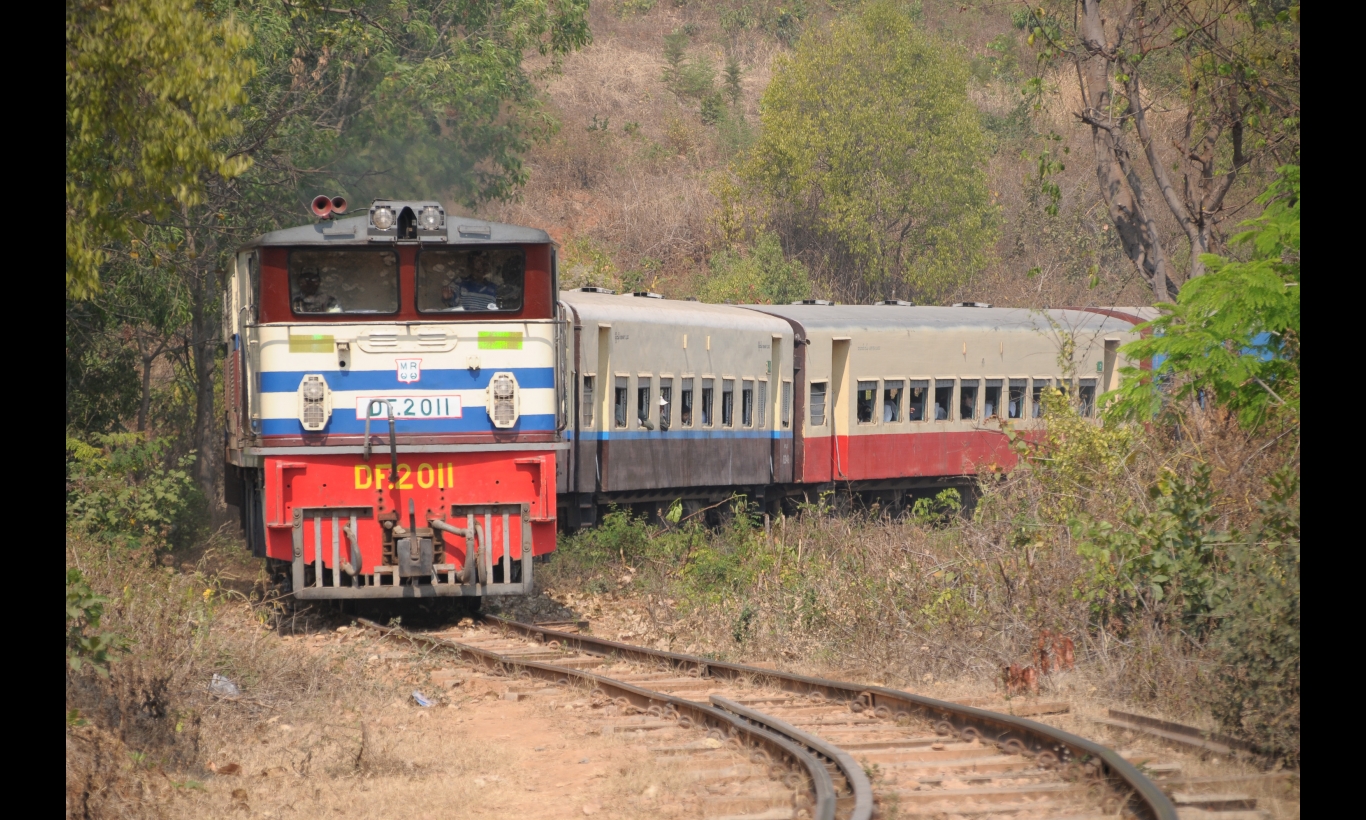 Railway Story 希望の大地ミャンマーを行く
